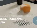 Esponja con espuma sobre plato de ducha de resina. ¡Repara, recupera y limpia tu plato de ducha de resina!