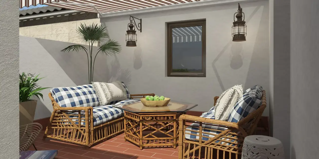 Cómodos sillones de mimbre con cojines a cuadros, mesa de centro con frutas, y un toldo a rayas. ¡Perfectas ideas de jardín para relajarse!