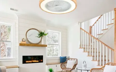 Ventilador de techo moderno con luz LED, uno de los tipos de ventiladores de techo que combina funcionalidad y diseño elegante para salones.