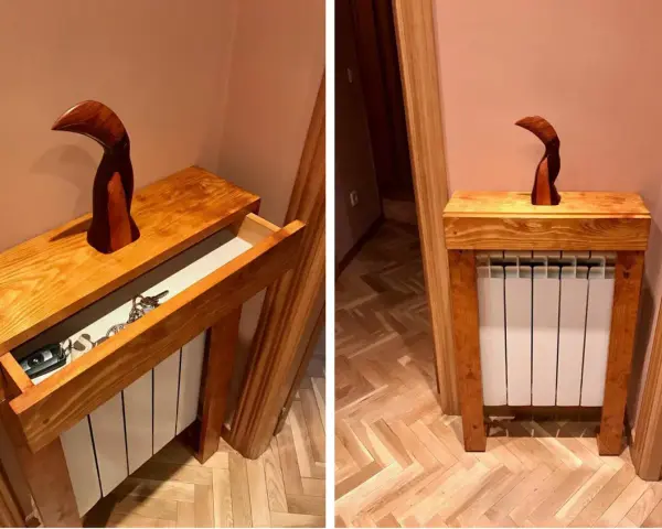 Mueble de madera con un diseño original, que sirve como cubre radiador casero y tiene un cajón para guardar llaves.