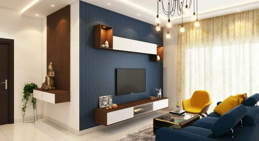 Salón moderno con pared de acento azul con relieve, combinando papel pintado y pintura. Mueble flotante con TV y decoración.